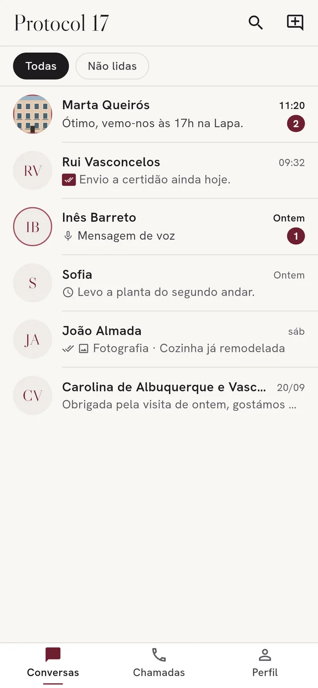 A lista de conversas da Protocol 17 num iPhone, com cinco conversas de exemplo.